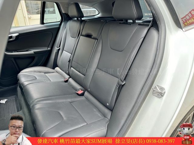 VOLVO V60 D3 柴油 2018年 2.0 白 8826  第7張相片