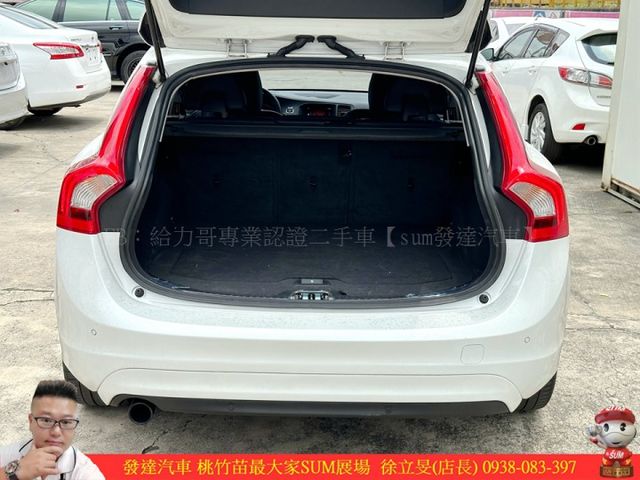 VOLVO V60 D3 柴油 2018年 2.0 白 8826  第15張相片