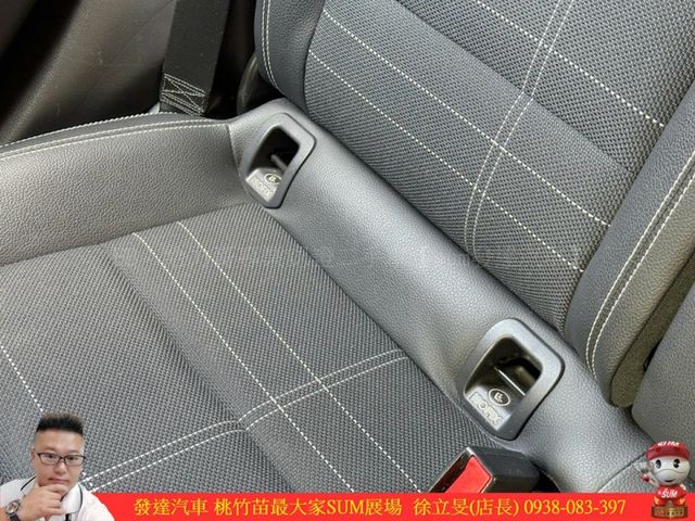BENZ GLA200 CDI 2015年 2.1 深灰 6833 TCBU  第9張相片