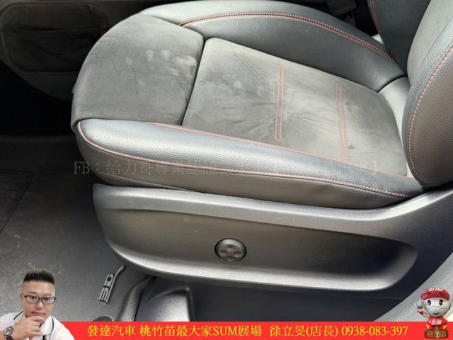 BENZ GLA250 4MATIC 2020年 2.0 白 3758  第8張相片