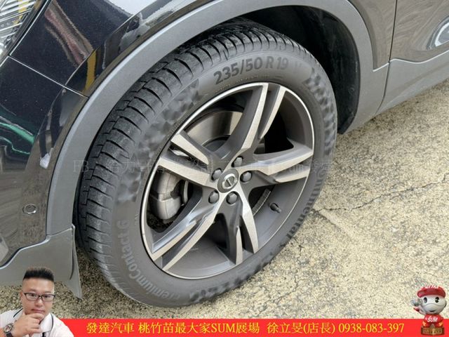 VOLVO XC40 AWD 油電 2022年 2.0 黑 5278  第3張相片