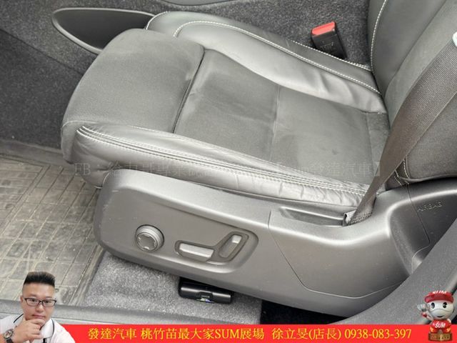 VOLVO XC40 AWD 油電 2022年 2.0 黑 5278  第8張相片