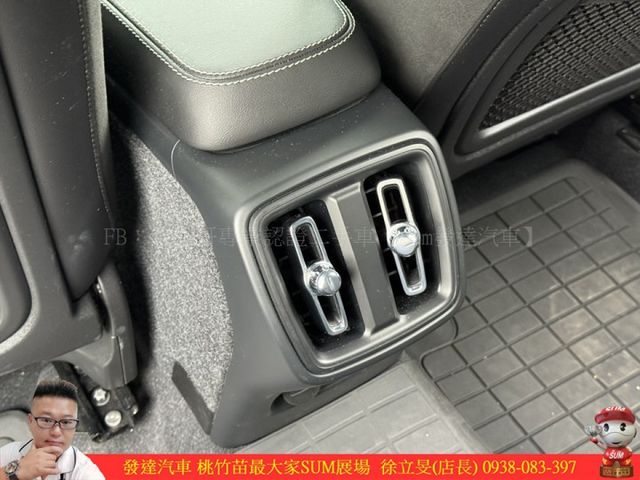 VOLVO XC40 AWD 油電 2022年 2.0 黑 5278  第11張相片