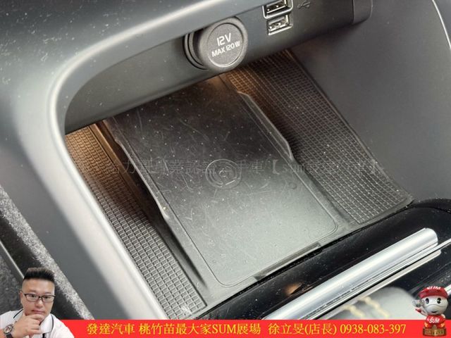 VOLVO XC40 AWD 油電 2022年 2.0 黑 5278  第15張相片
