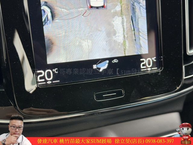 VOLVO XC40 AWD 油電 2022年 2.0 黑 5278  第16張相片