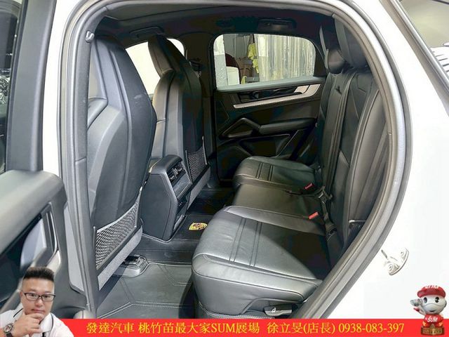 PORSCHE CAYENNE COUPE 2024年 3.0 白 3888  第7張相片