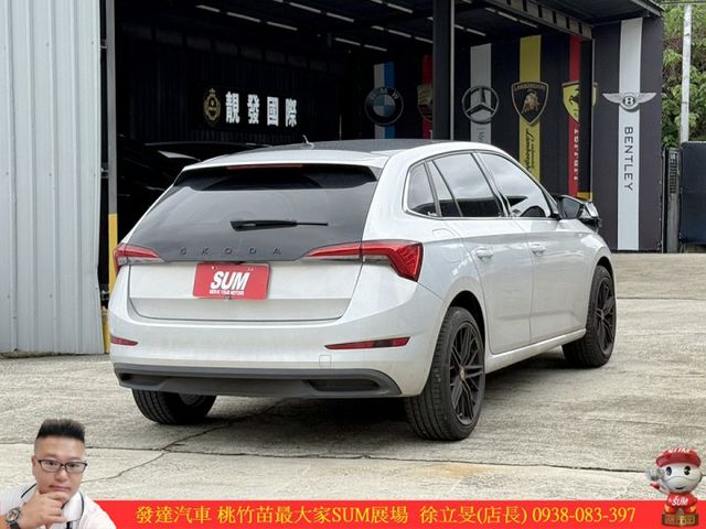 SKODA SCALA  2022年 1.0 白黑 0123  第15張相片