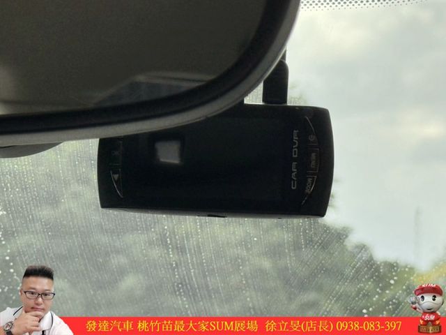 MINI COOPER COUNTRY 2018年 1.5 銀黑 1919  第13張相片