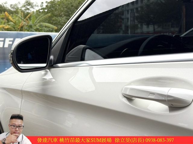 BENZ GLC250 4MATIC 2018年 2.0 白 7388  第3張相片