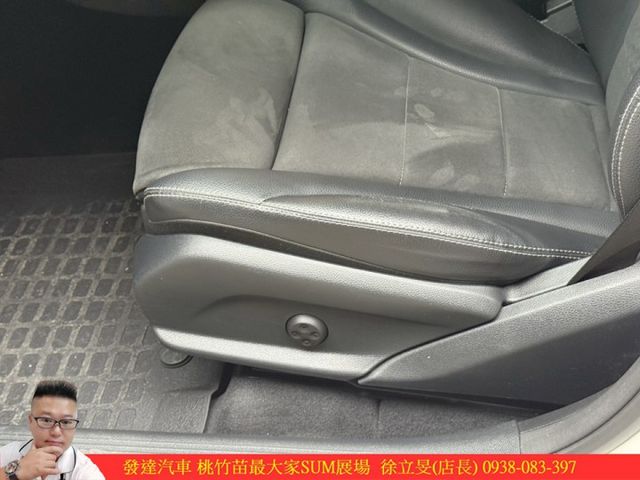 BENZ GLC250 4MATIC 2018年 2.0 白 7388  第7張相片