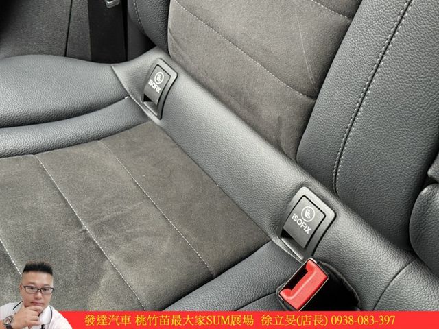 BENZ GLC250 4MATIC 2018年 2.0 白 7388  第12張相片