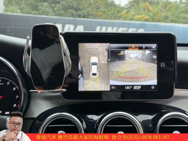 BENZ GLC250 4MATIC 2018年 2.0 白 7388  第16張相片