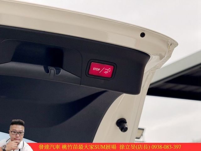 BENZ GLC250 4MATIC 2018年 2.0 白 7388  第19張相片