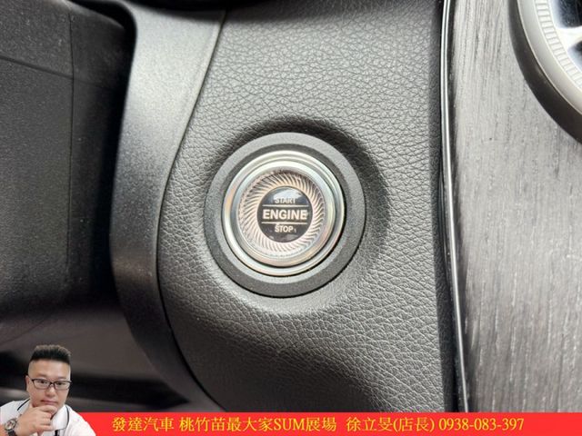 BENZ C300 2019年 2.0 白黑 7658  第15張相片