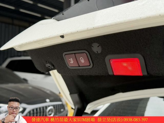 BENZ C300 2019年 2.0 白黑 7658  第19張相片