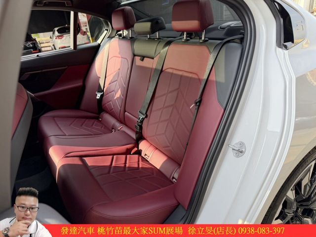 BMW 530I 油電  2023年11月 2.0 白 8331  第6張相片