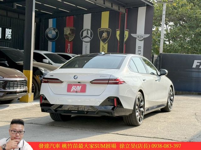 BMW 530I 油電  2023年11月 2.0 白 8331  第18張相片