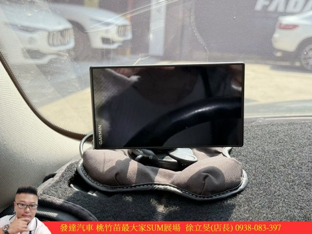 MINI COOPER COUNTRY 2017年 1.5 綠白 7608 順  第11張相片