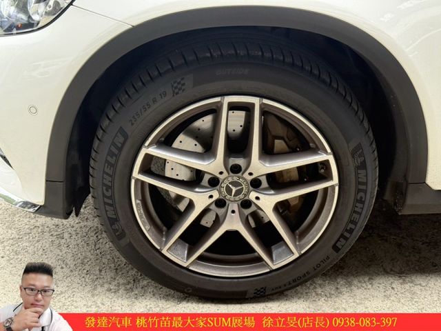 BENZ GLC250 4MATIC 2018年 2.0 白 8885  第3張相片