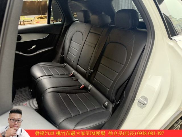 BENZ GLC250 4MATIC 2018年 2.0 白 8885  第7張相片