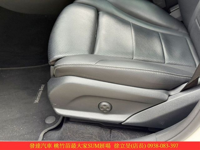 BENZ GLC300 2017年 2.0 白 9959 GOO  第6張相片