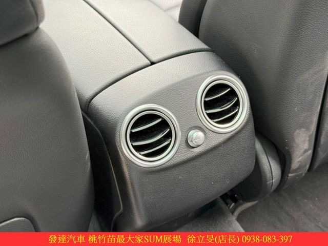 BENZ GLC300 2017年 2.0 白 9959 GOO  第9張相片