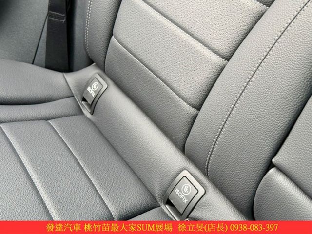 BENZ GLC300 2017年 2.0 白 9959 GOO  第10張相片
