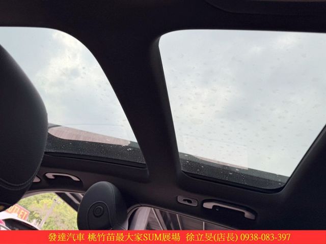 BENZ GLC300 2017年 2.0 白 9959 GOO  第11張相片