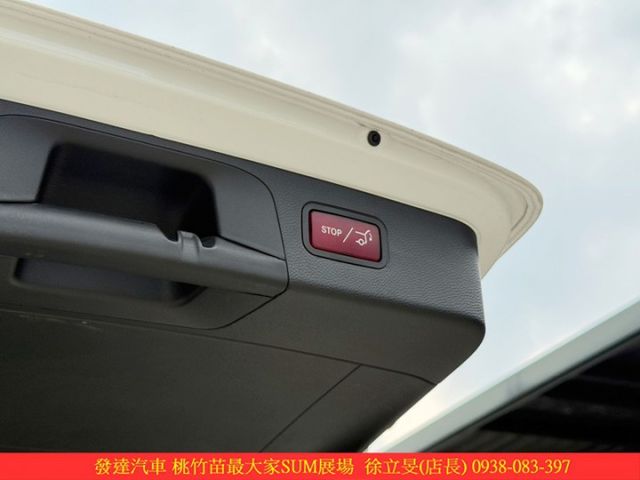 BENZ GLC300 2017年 2.0 白 9959 GOO  第18張相片