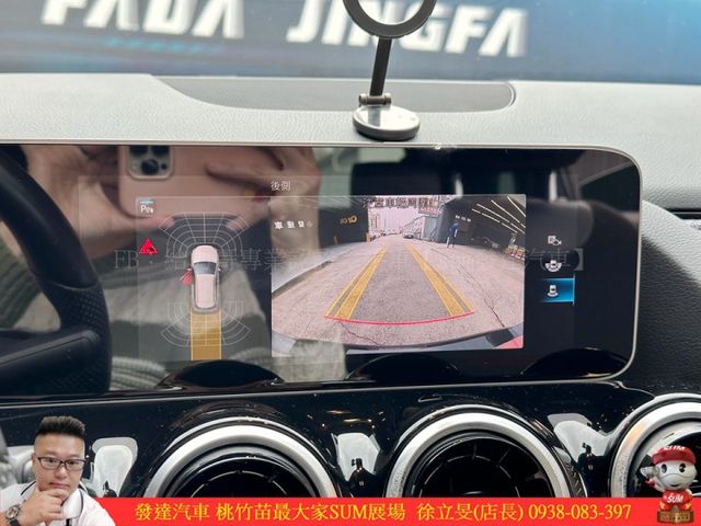 BENZ B180 2019年 1.3 黑 3999  第13張相片