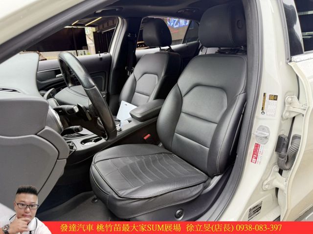 BENZ GLA250 2016年 2.0 白 0109 TCBU  第4張相片