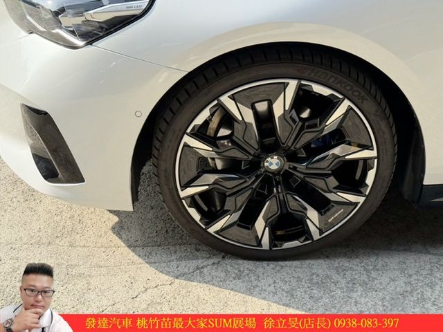 BMW 530I 油電  2023年11月 2.0 白 8331  第3張相片