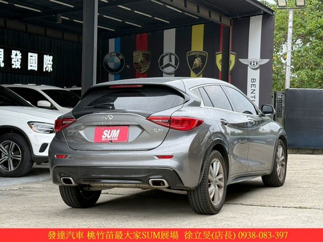 INFINITI Q30 2017年 1.6 灰 3829  第15張相片