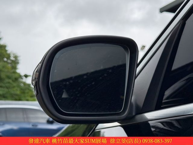 BENZ GLC300 2019年 2.0 黑 7806  第3張相片