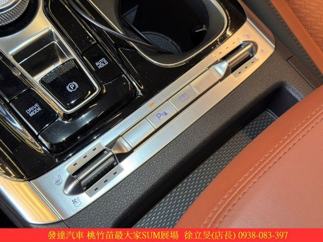 KIA CARNIVAL 柴油 2022年 2.2 黑 8800  第18張相片