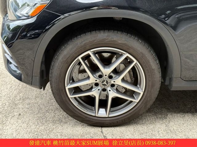 BENZ GLC300 2018年 2.0 黑 5263  第3張相片