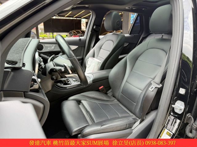 BENZ GLC300 2018年 2.0 黑 5263  第5張相片