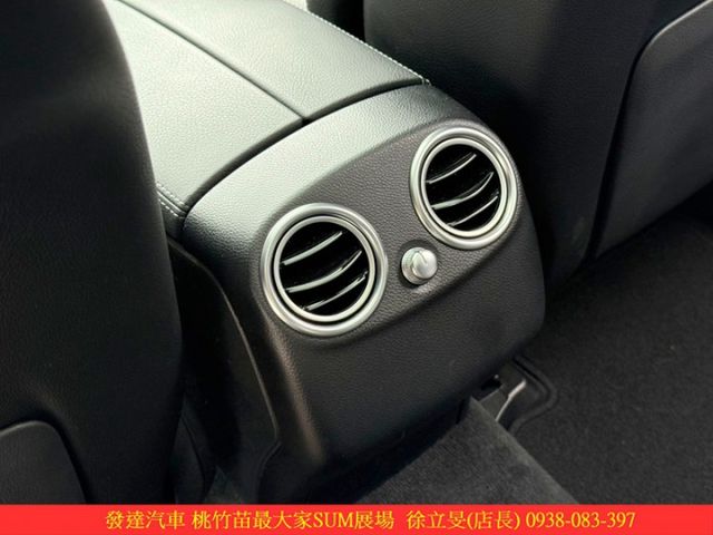 BENZ GLC300 2018年 2.0 黑 5263  第11張相片