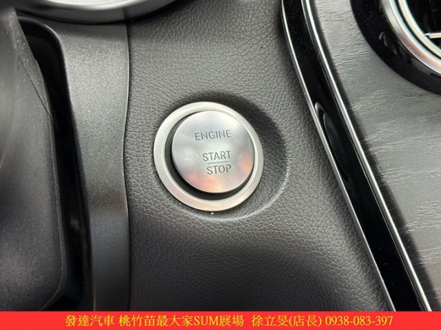 BENZ GLC300 2018年 2.0 黑 5263  第14張相片