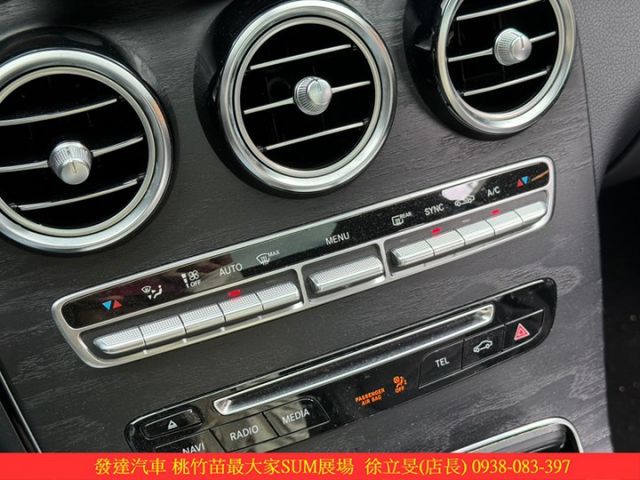 BENZ GLC300 2018年 2.0 黑 5263  第15張相片