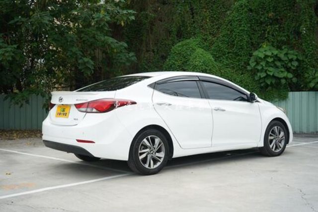 HYUNDAI現代 ELANTRA  第2張相片