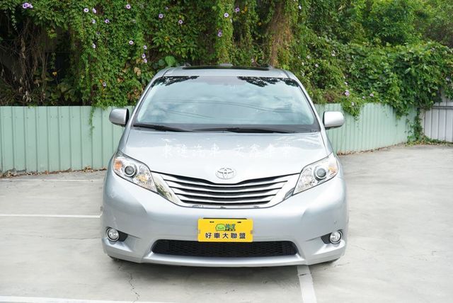 TOYOTA豐田 SIENNA  第2張相片