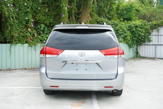 TOYOTA豐田 SIENNA  第4張相片