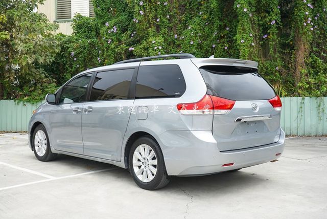 TOYOTA豐田 SIENNA  第5張相片