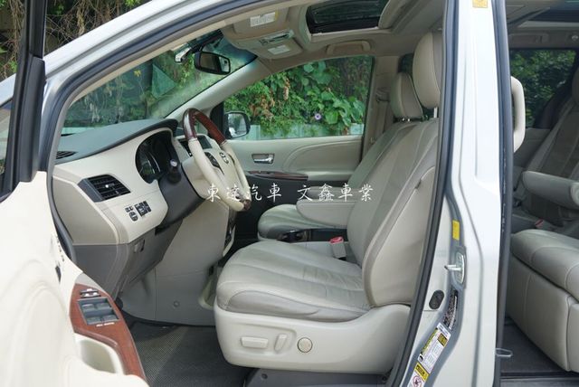 TOYOTA豐田 SIENNA  第7張相片