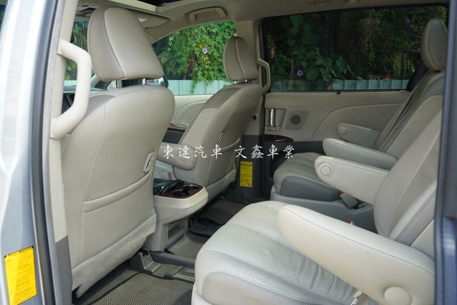 TOYOTA豐田 SIENNA  第9張相片