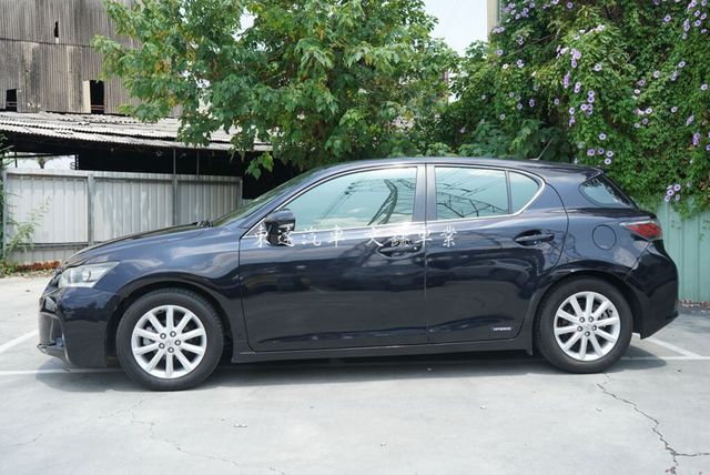 LEXUS凌志 CT200H  第7張相片