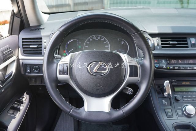 LEXUS凌志 CT200H  第15張相片