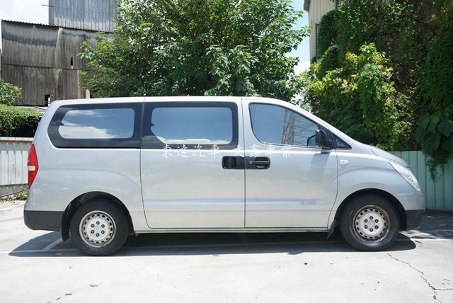 HYUNDAI現代 STAREX  第3張相片