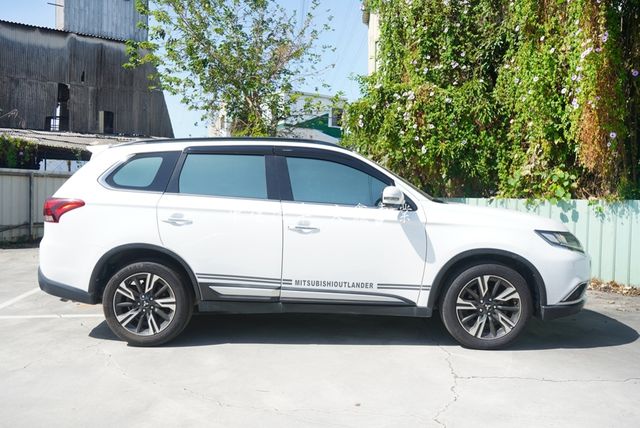 MITSUBISHI三菱 OUTLANDER  第3張相片